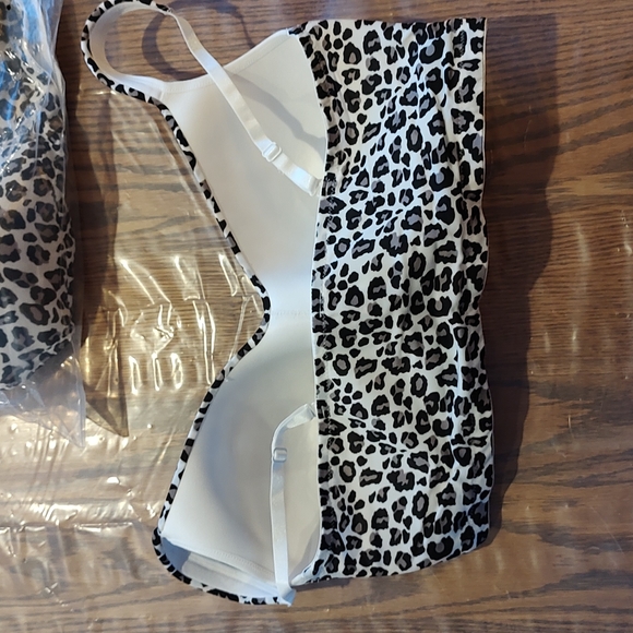 Molded Cup Bra - Picture 2 of 5